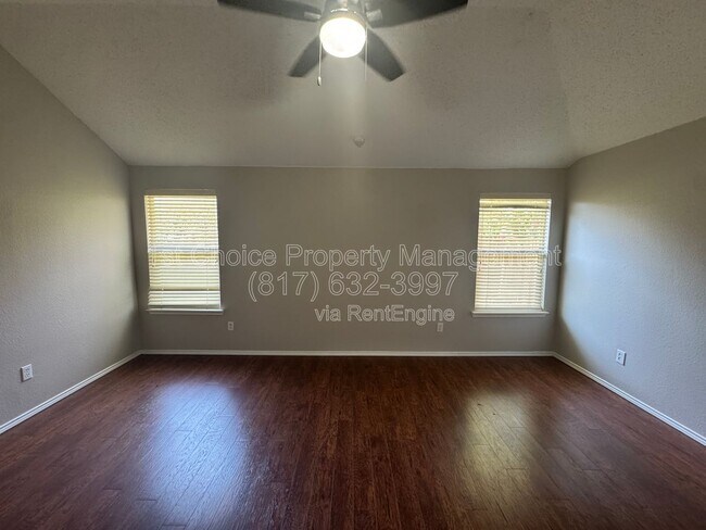 Building Photo - 304 E Clover Park Dr
