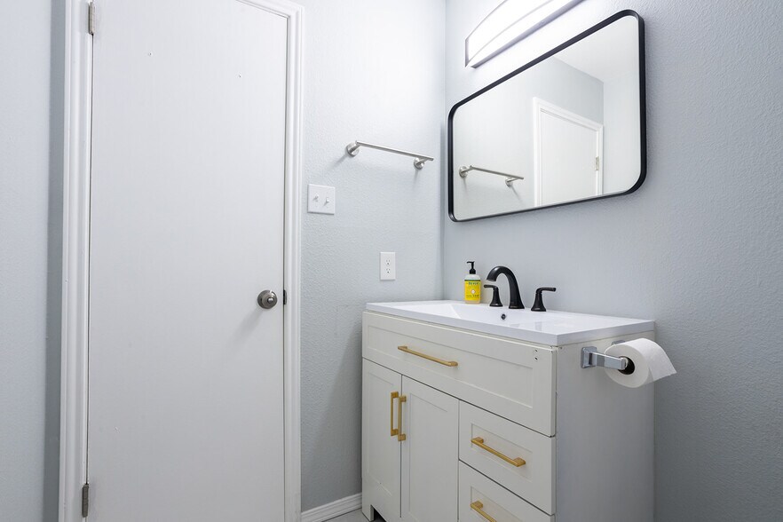 Master Bath - 5275 Meadow Rise St