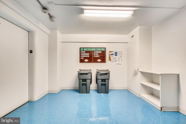 Building Photo - 4201 CATHEDRAL Ave NW