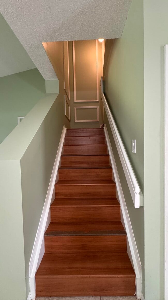 Building Photo - 6422 Park Lake Cir