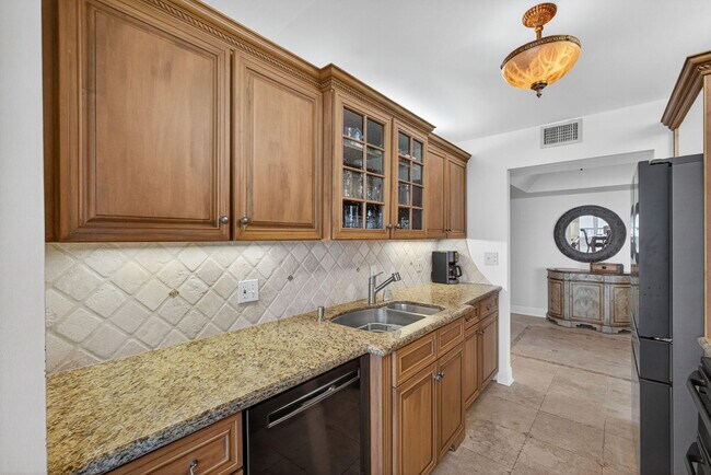 Building Photo - 5550 N Ocean Dr