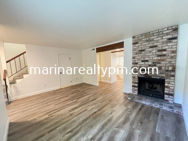 Building Photo - Two Story Crockett Condo Two-Off Street Pa...