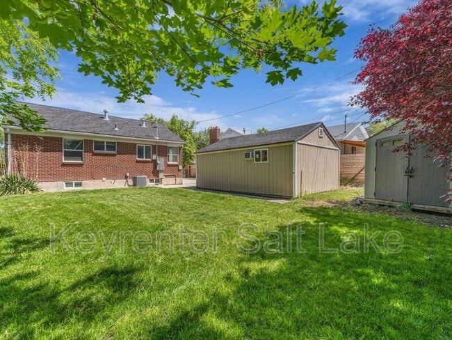 Building Photo - 965 MacFarland Dr