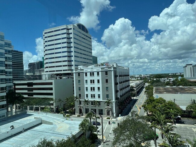 Building Photo - 313 NE 2nd St