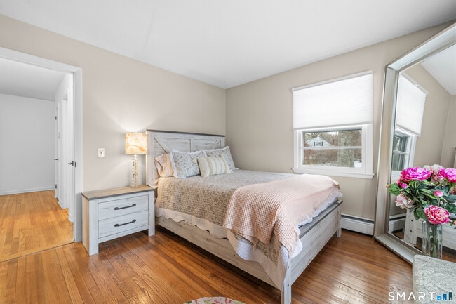 Building Photo - 12 Beach Park Rd