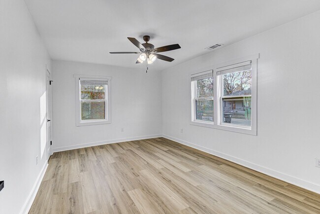 Building Photo - Beautifully Updated Home in East Memphis