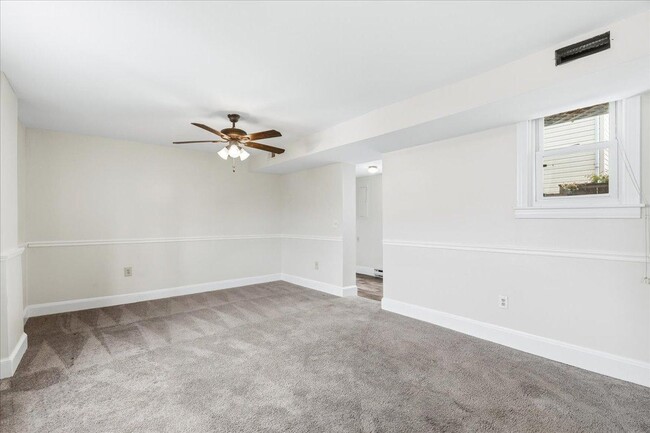 Building Photo - 100 E 8th St