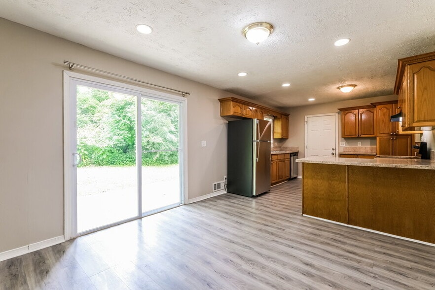 Building Photo - 2842 Zane Grey Dr SE