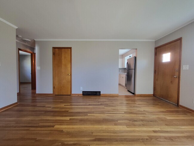 Building Photo - 4720 Esterbrook Rd