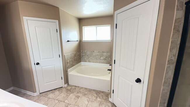Building Photo - 3-bedroom 2-bathroom house!  HOUSING ACCEPTED! MANY ITEMS INCLUDED!