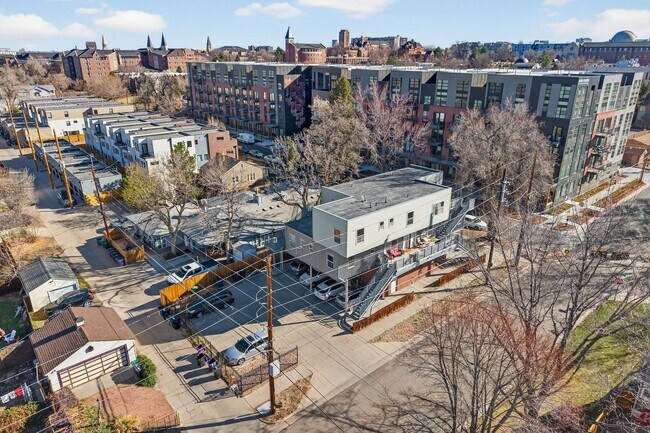 Building Photo - 2389 S High St