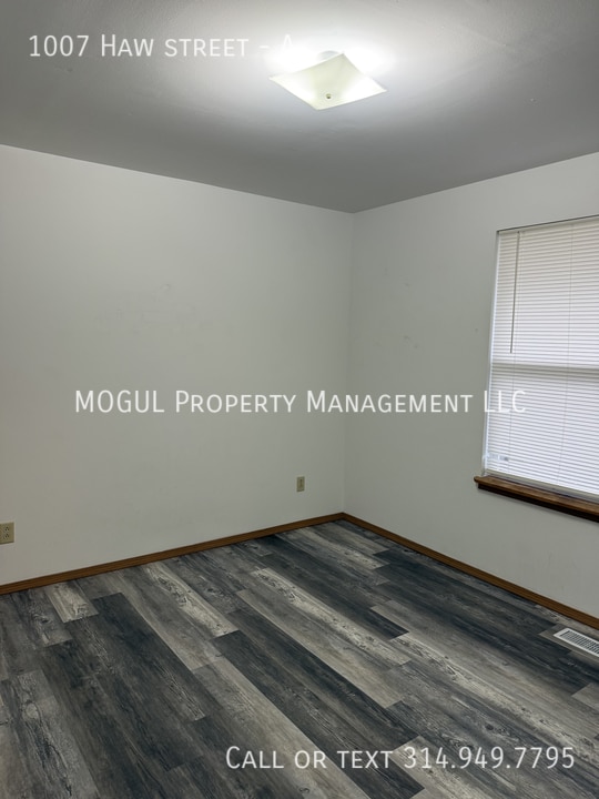 Building Photo - 1007 Haw St