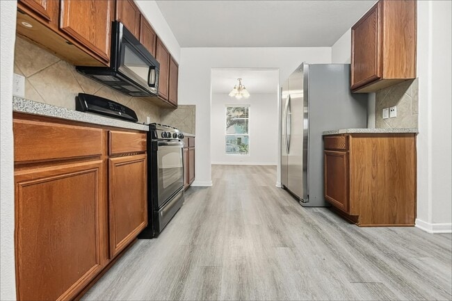 Building Photo - 16818 Blackberry Lily Ln
