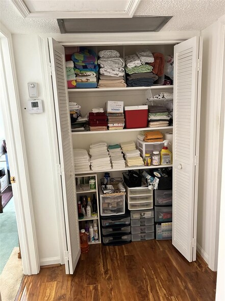 Building Photo - 3121 N Palm Aire Dr