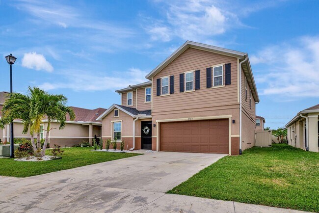 Building Photo - 5700 NW Pine Trail Cir