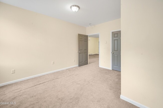 Building Photo - 281 Main St