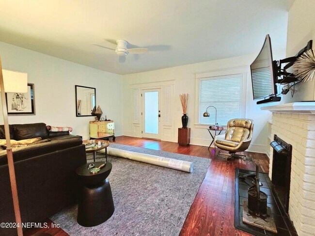 Building Photo - 1 bedroom in Jacksonville FL 32205