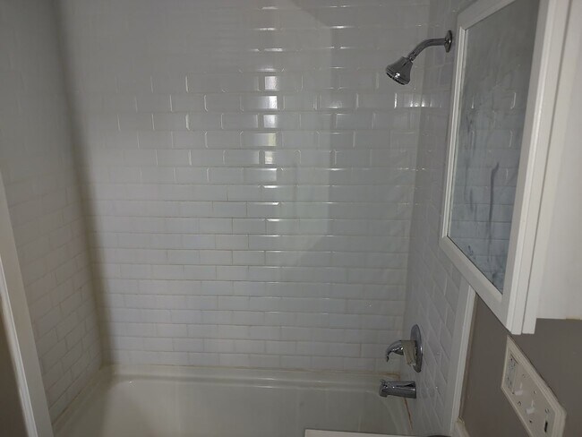 Building Photo - Updated & Renovated 3 Bedroom Cottage  LEASING SPECIAL – Move in by 9/1/2026 and October rent is ...