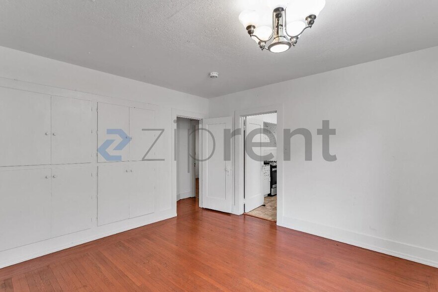 Building Photo - Unit