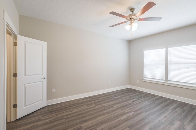Building Photo - 328 Date Palm Ln