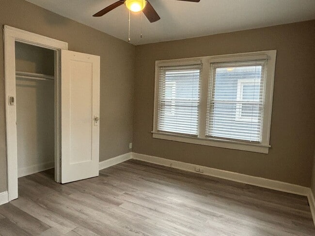 Building Photo - 3-Bed, 1-Bath Home – Fenced Yard, Off-Street Parking, Spacious Kitchen & In-Unit Laundry