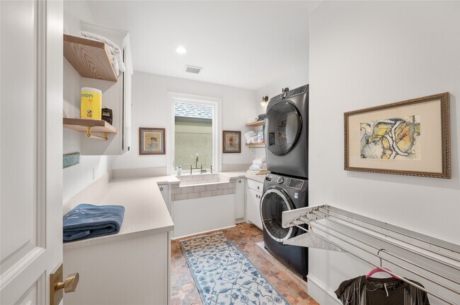 Building Photo - 1235 Wynden Oaks Garden Dr