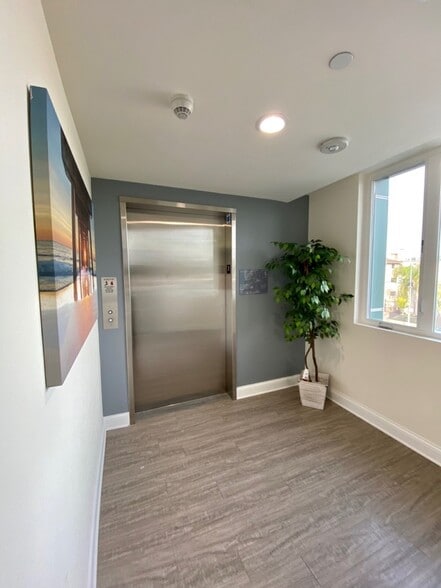 Building Photo - 14934 Burbank Blvd