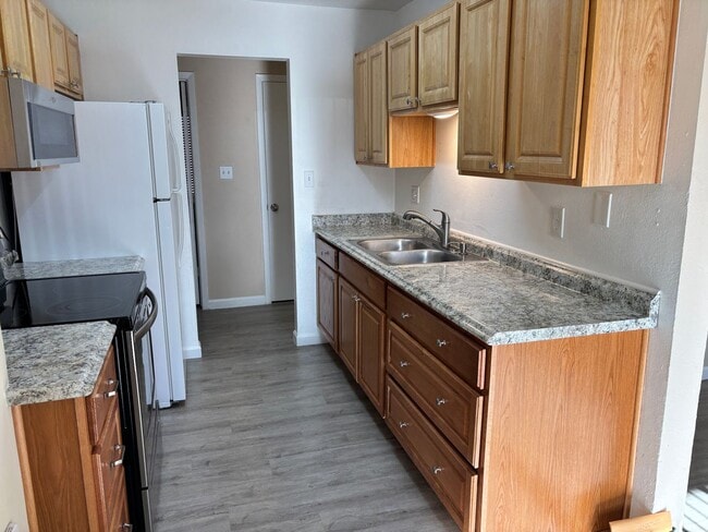 Building Photo - MOVE IN SPECIAL - 1/2 OFF THE 1ST MONTH RENT FOR THIS SUPER CUTE UNIT- RECENTLY REMODELED - ONLY ...