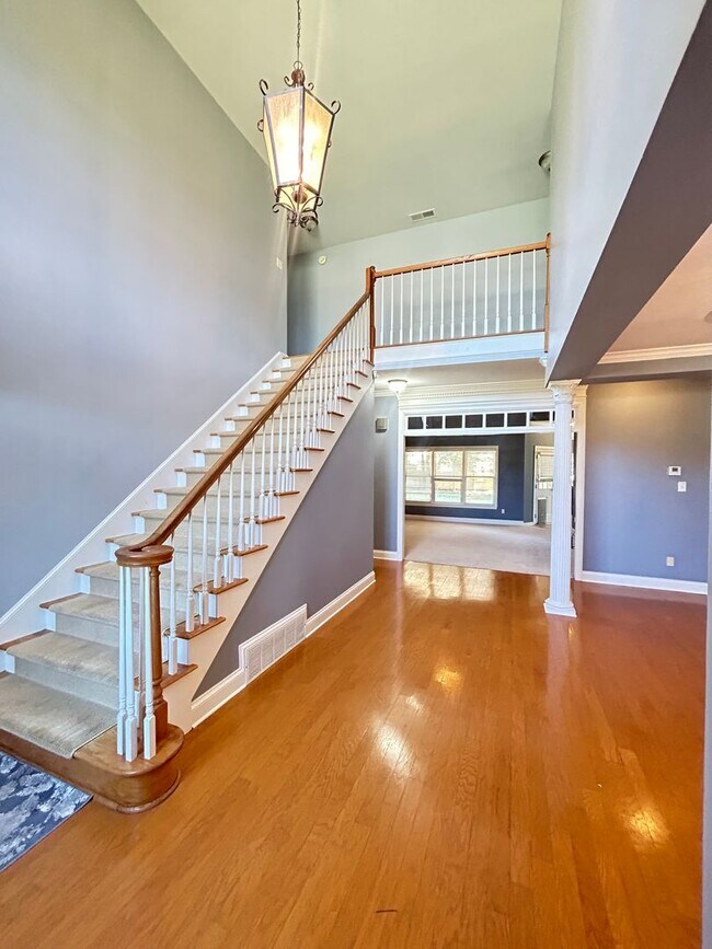 Building Photo - Beautiful Collierville home tucked away in...