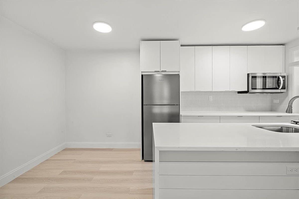 Building Photo - 3260 Netherland Ave