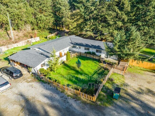 Building Photo - 6417 151st St NW