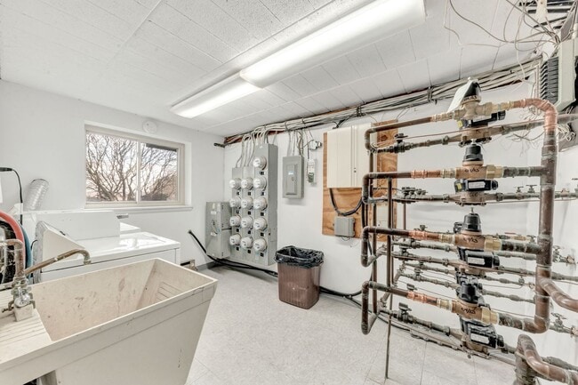 Building Photo - Welcome to your new condo in Walden Woods, located within the sought-after West Allegheny School ...