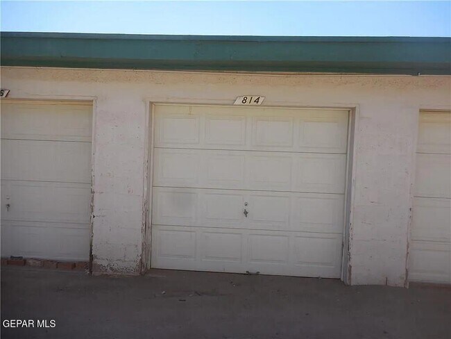 Building Photo - 814 W Yandell Dr