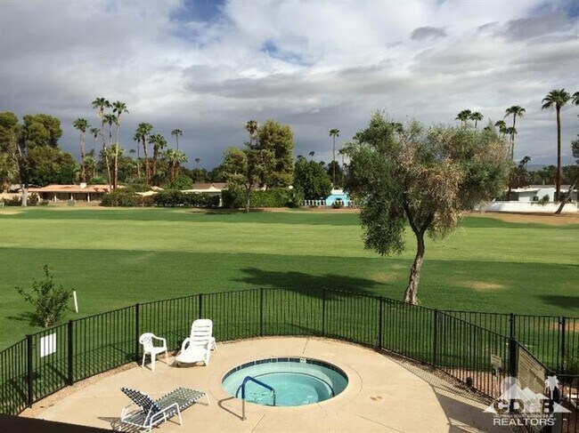 Building Photo - Centrally Located Studio Spacious Studio