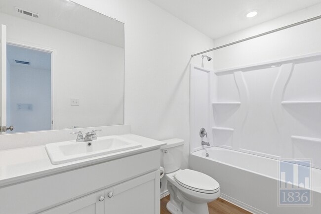 Building Photo - 2213 Cyclone Dr