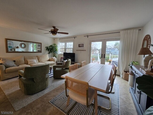 Building Photo - 83 E Main St