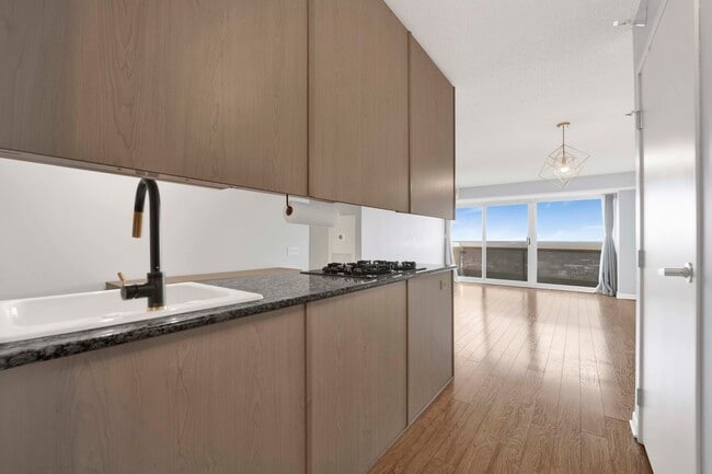 Building Photo - 1720 Maple Ave