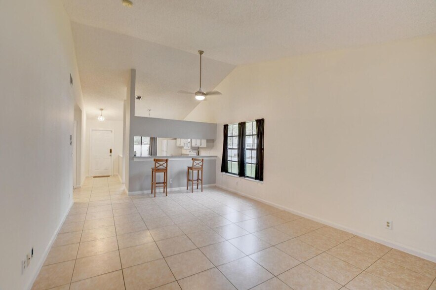 Building Photo - 499 Hardwood Pl