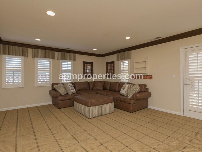 Building Photo - Upscale 3 Bedroom + Den, 4 bath, Detached Cottage, in Gale Ranch!