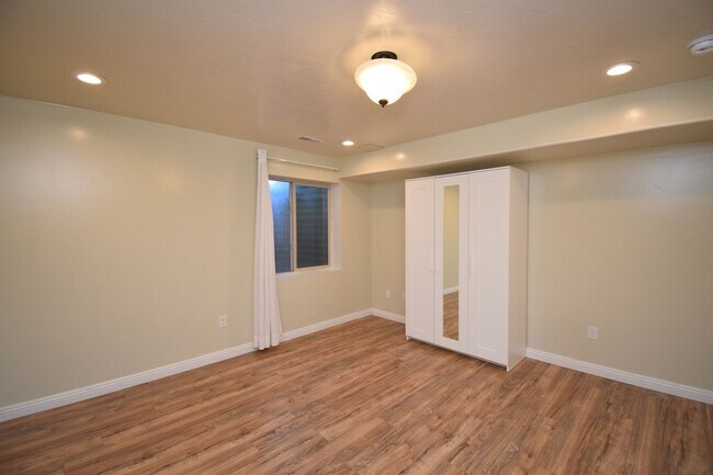 Building Photo - Beautiful 6 Bedroom Home in Riverton!