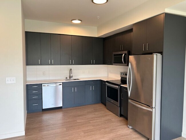 Building Photo - Roomy, 612 Square Foot, 1-Bedroom Home wit...