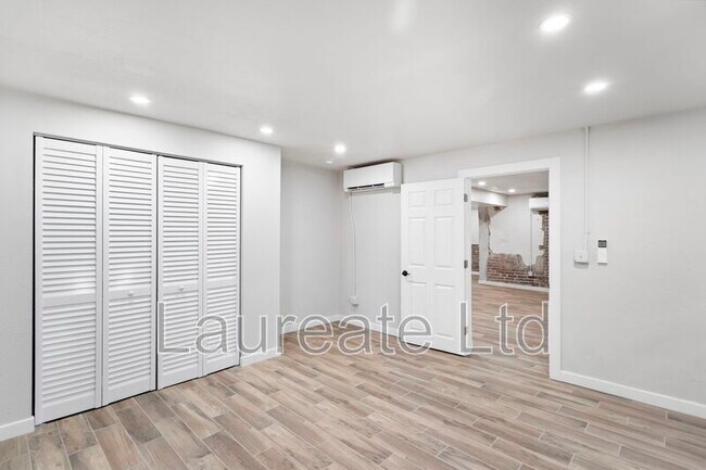 Building Photo - 1058 N Pearl St