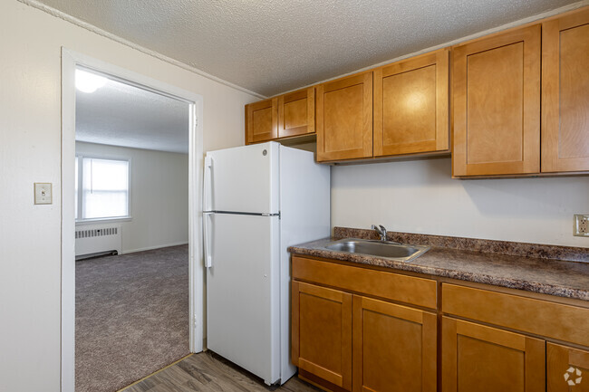 2BR, 1BA - Main St - Kitchen - Brookside Commons