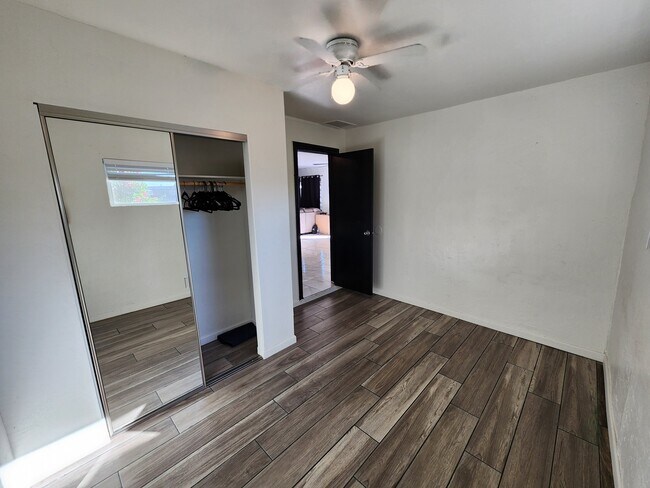 Building Photo - 3518 W Lynwood St