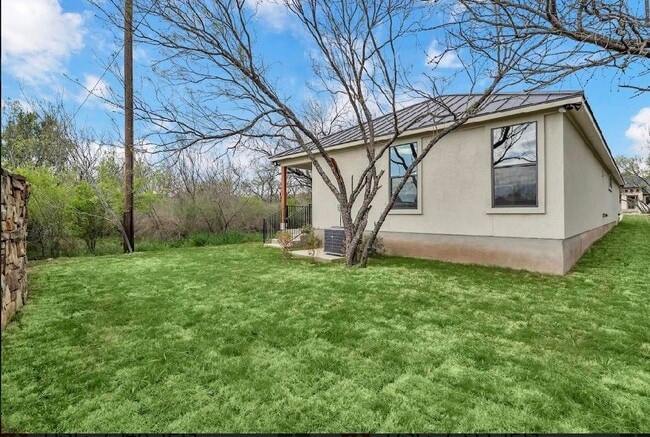 Building Photo - 503 Sunray