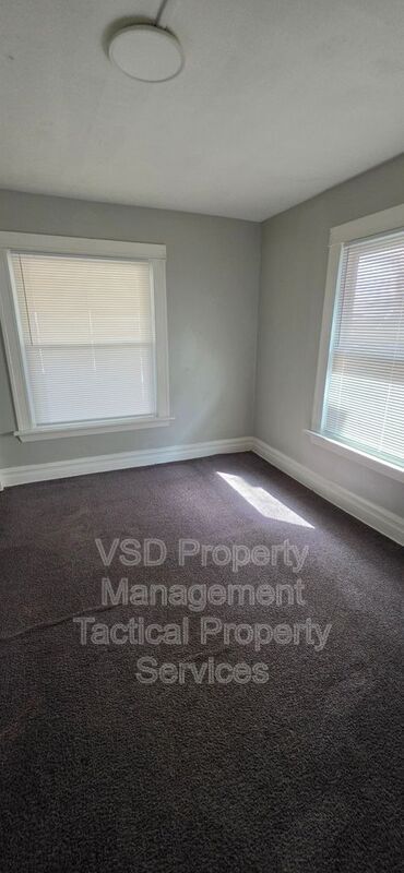 Building Photo - 8204 Vineyard Ave