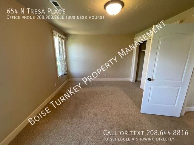 Building Photo - 654 N Tresa Pl