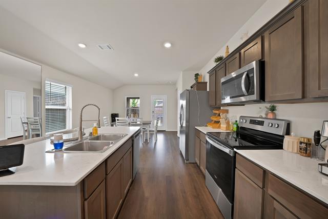 Building Photo - 2117 Ocelot St