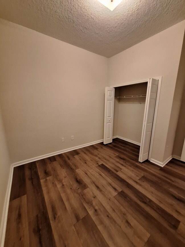 Building Photo - 7032 Deer Lodge Cir