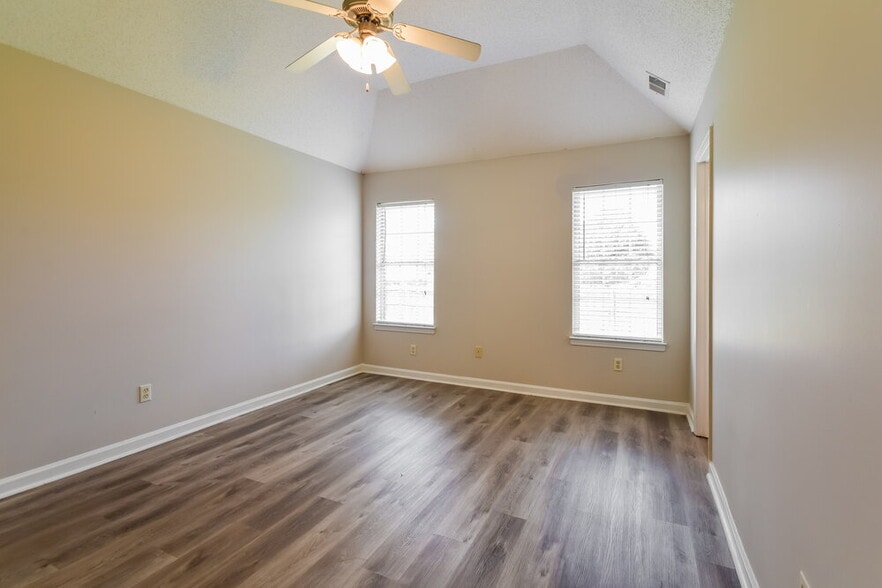 Building Photo - 4088 Carroll Dr